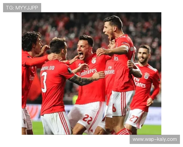 本菲卡4-2逆转皇家马德里，门将特鲁补时绝杀锁定附加赛席位